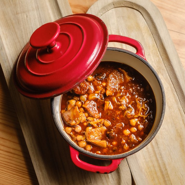 Imagen de una olla de callos en Restaurante Miga.