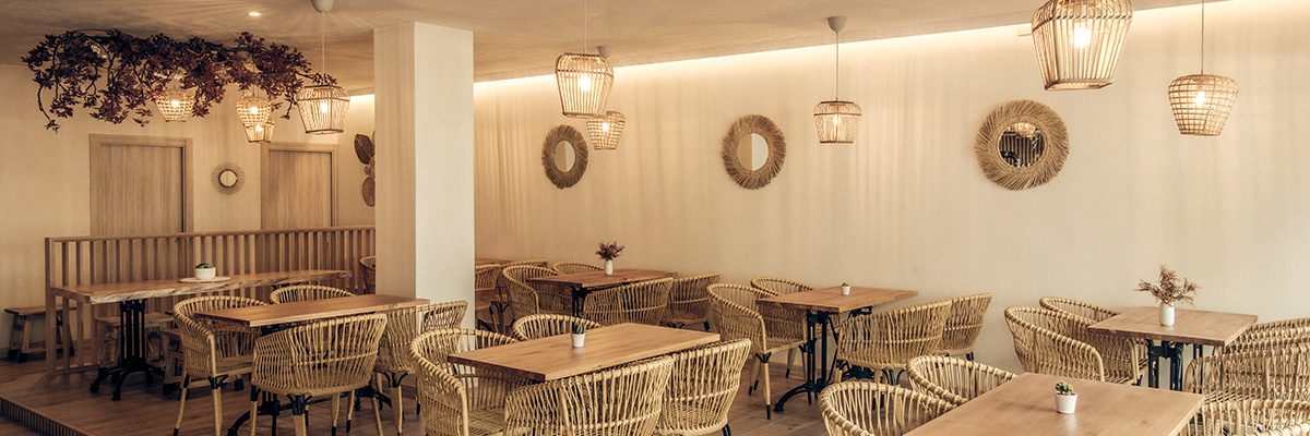 imagen interior de una cafetería en Sada.