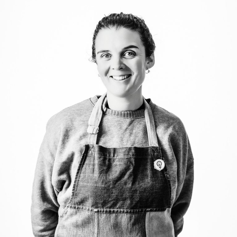 Retrato en blanco y negro de una empresaria de alimentación