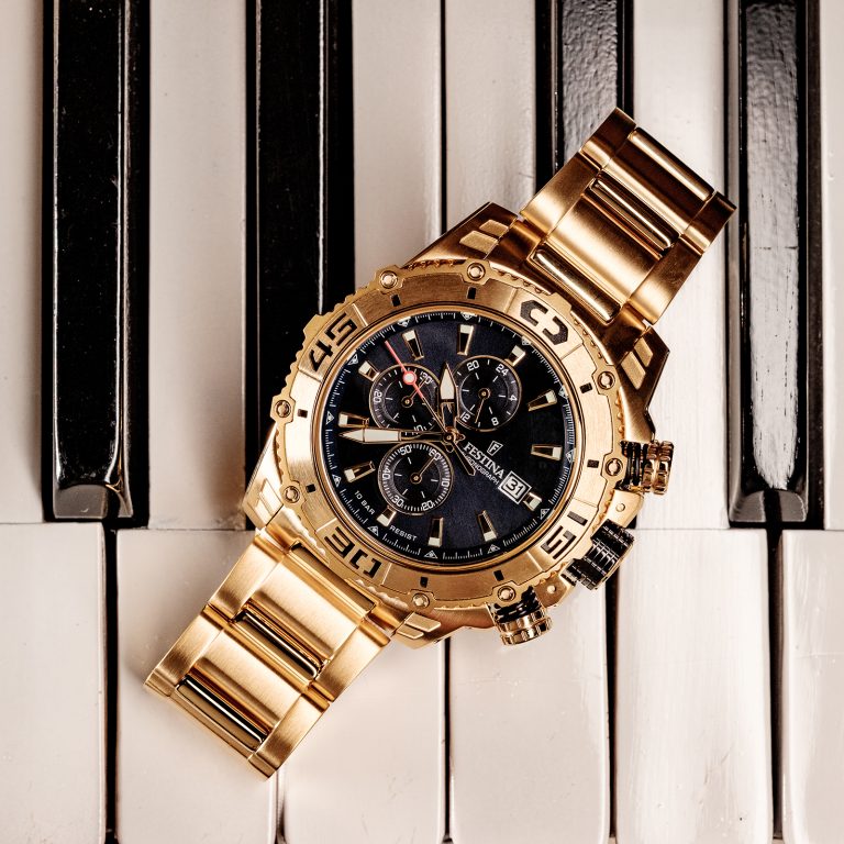 Reloj Festina en las teclas de un piano