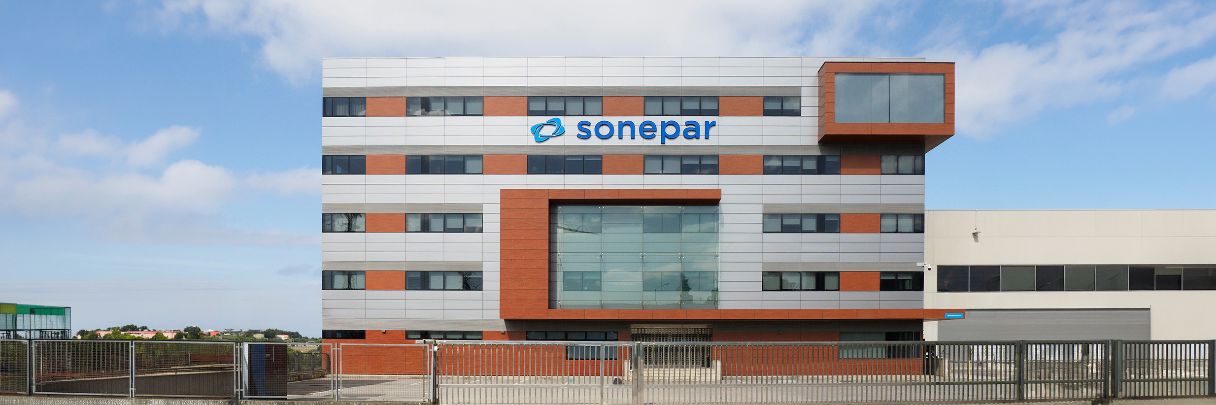 Fotografía Nave Sonepar en el Polígono Industrial de Sabón.